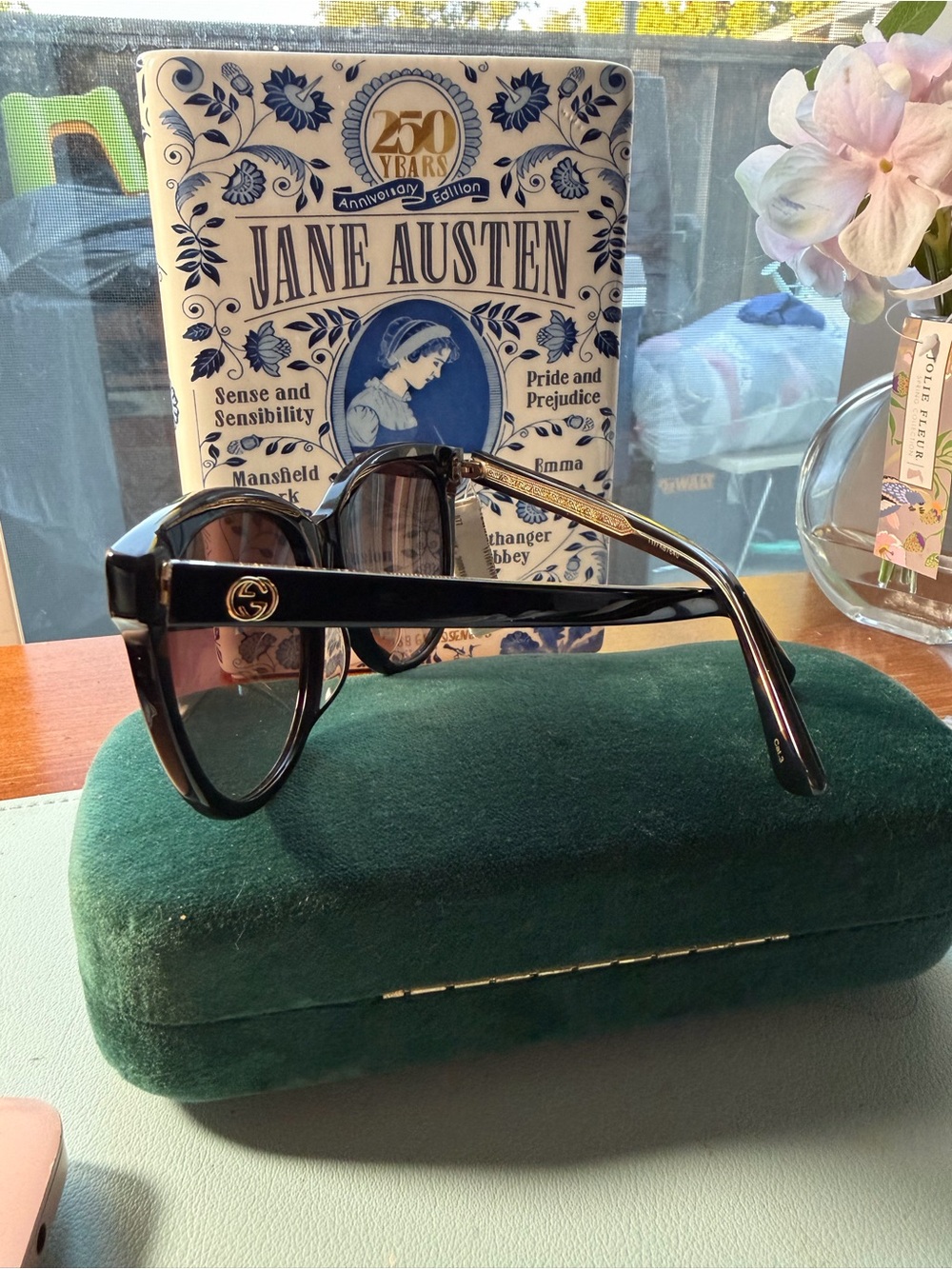 Gucci Black Frame Sunglasses with Brown Gradient Lenses - Picture 5 of 10